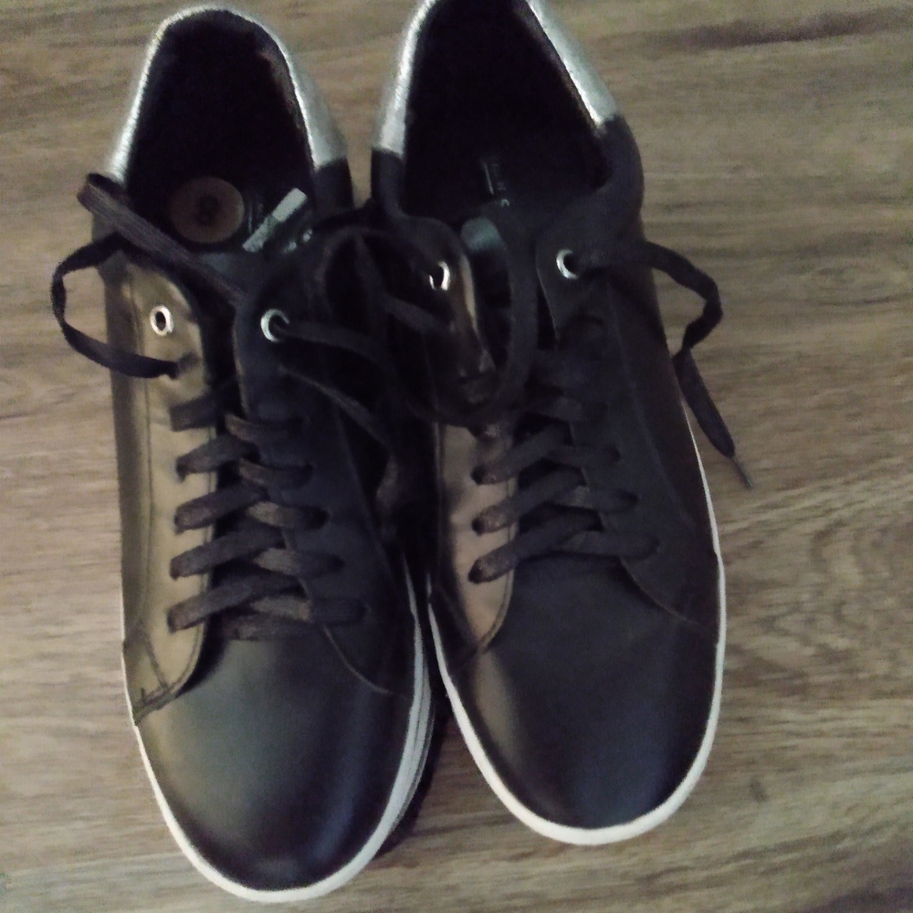Shoes - Picture 4 of 6